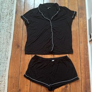Nordstrom women’s modal pajamas black with white detail XL